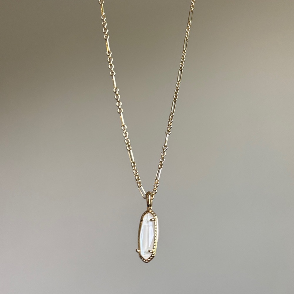 Kendra Scott Elegant Gold Pendant Necklace